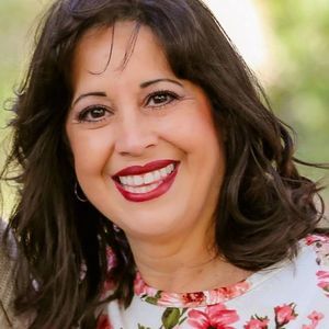 Meet your Posher, Elaine